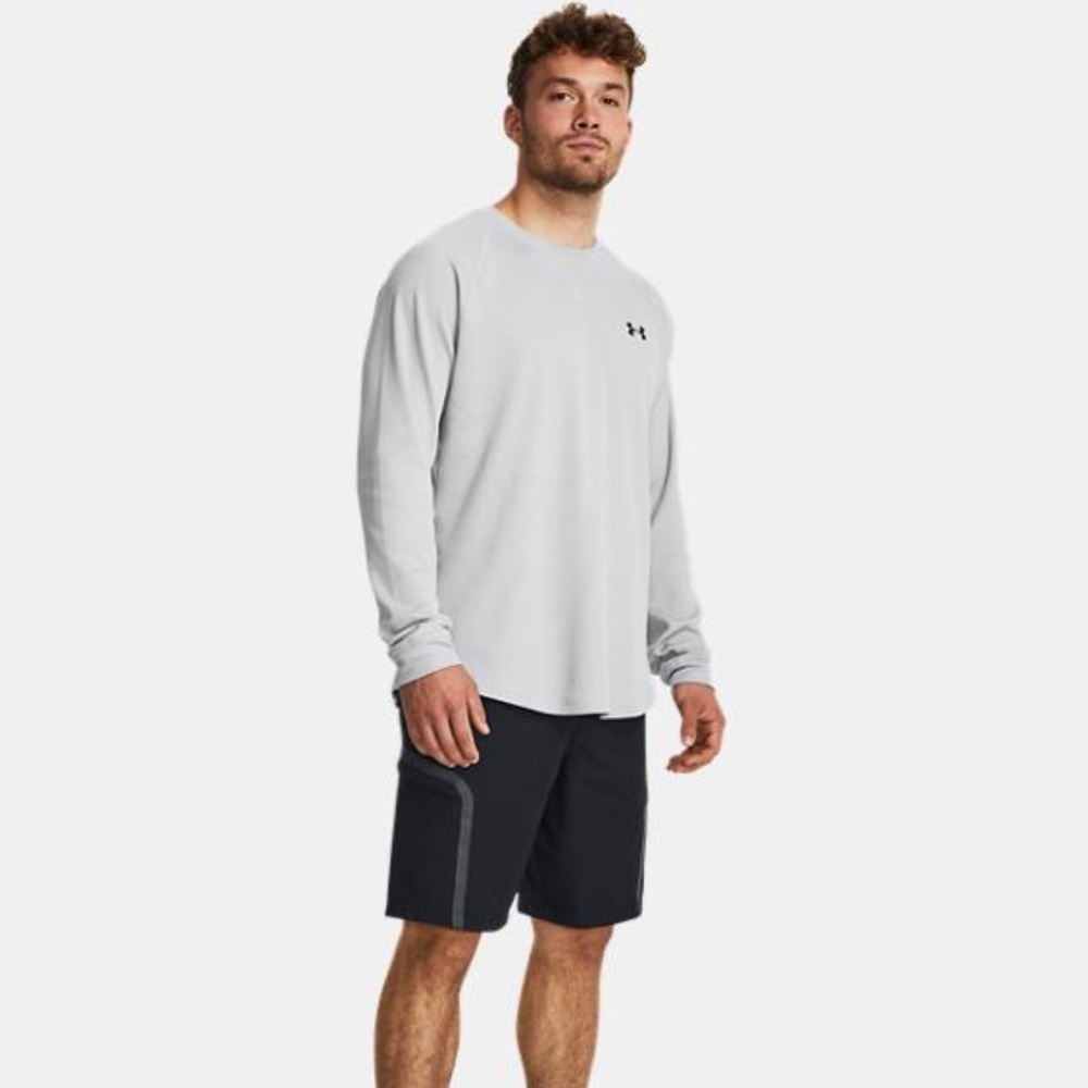 UNDER ARMOUR heat gear loose coupe long sleeve tee